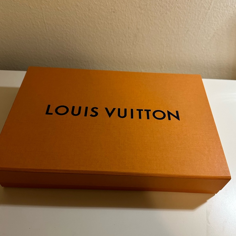 AUTHENTIC Louis Vuitton 3 pieces: Orange box, ribbon and shopping bag